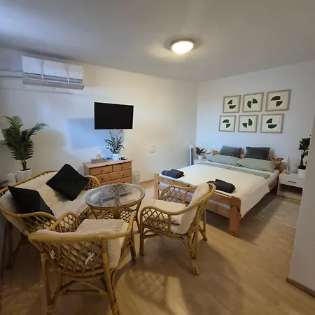 Milan & Staka Apartment Selce