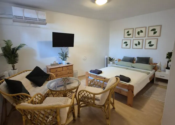 Milan & Staka Apartment Selce