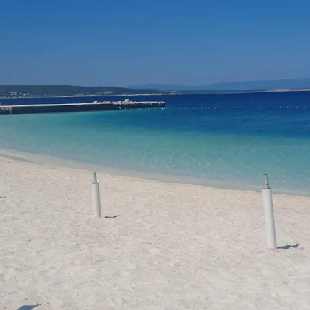 Milan & Staka 아파트